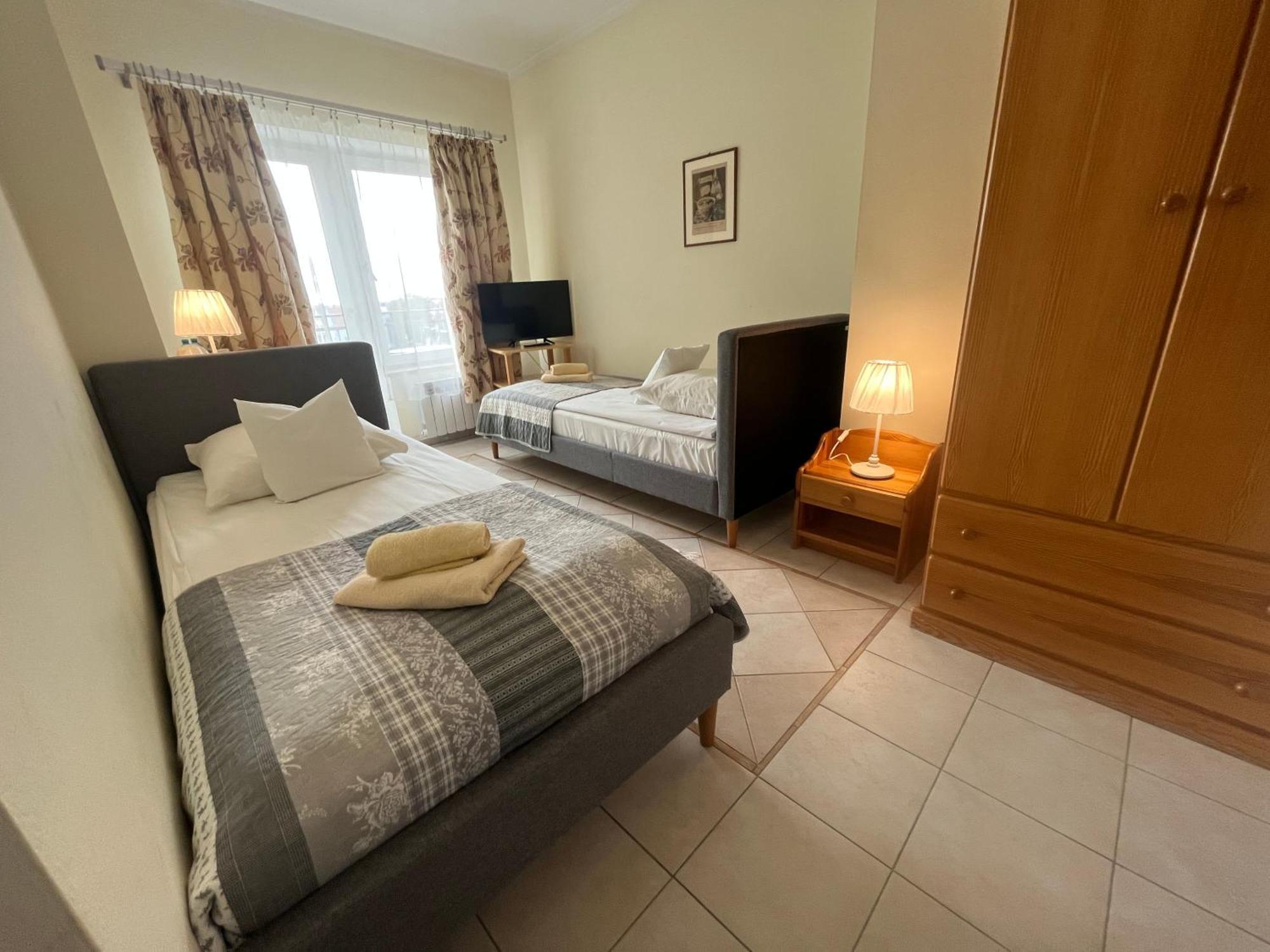 Gosciniec Jantar Hotel Giżycko Buitenkant foto